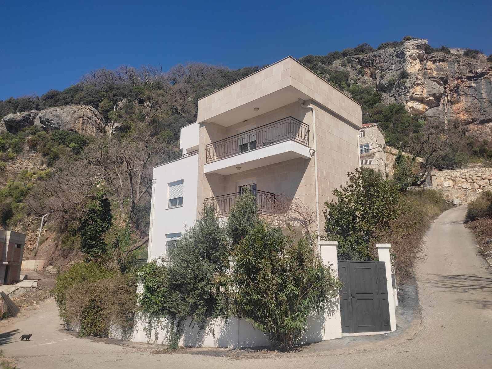 House for sale, Perazića Do