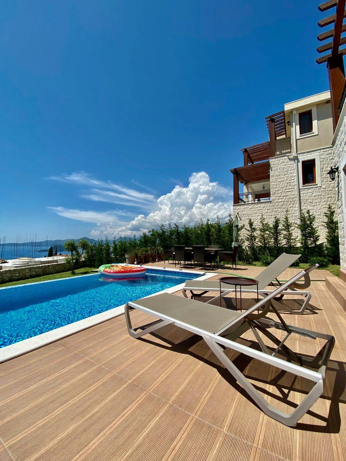 Exceptional four bedrooms villa in Blizikuce