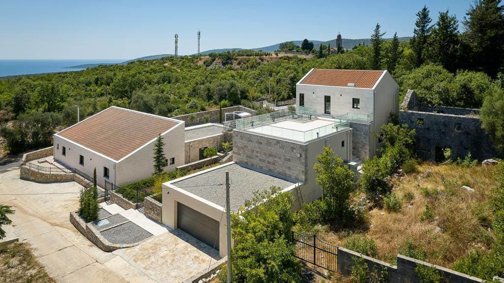 Vila sa imanjem i pogledom na more u srcu poluostrva Luštica, Crna Gora
