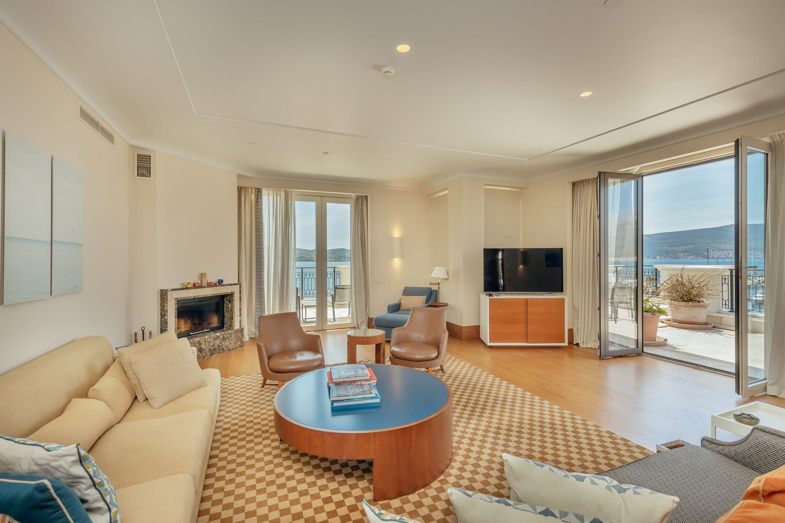 Luxurious penthouse within the Regent 5* hotel, Porto Montenegro