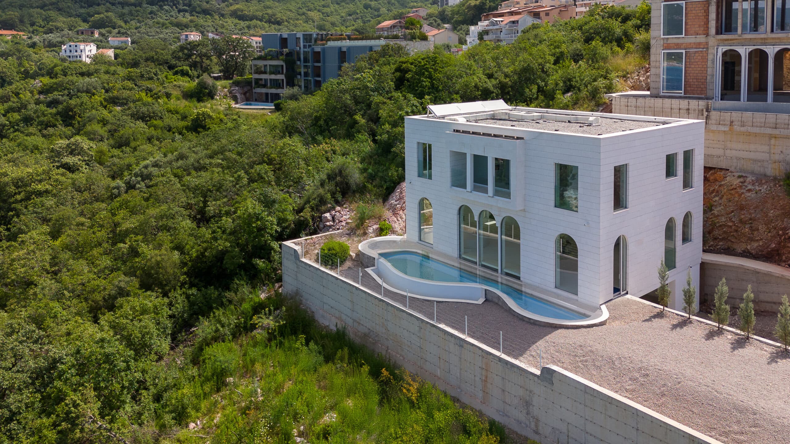 Pure Mansion: Эксклюзивная эко-технологическая вилла в Черногории