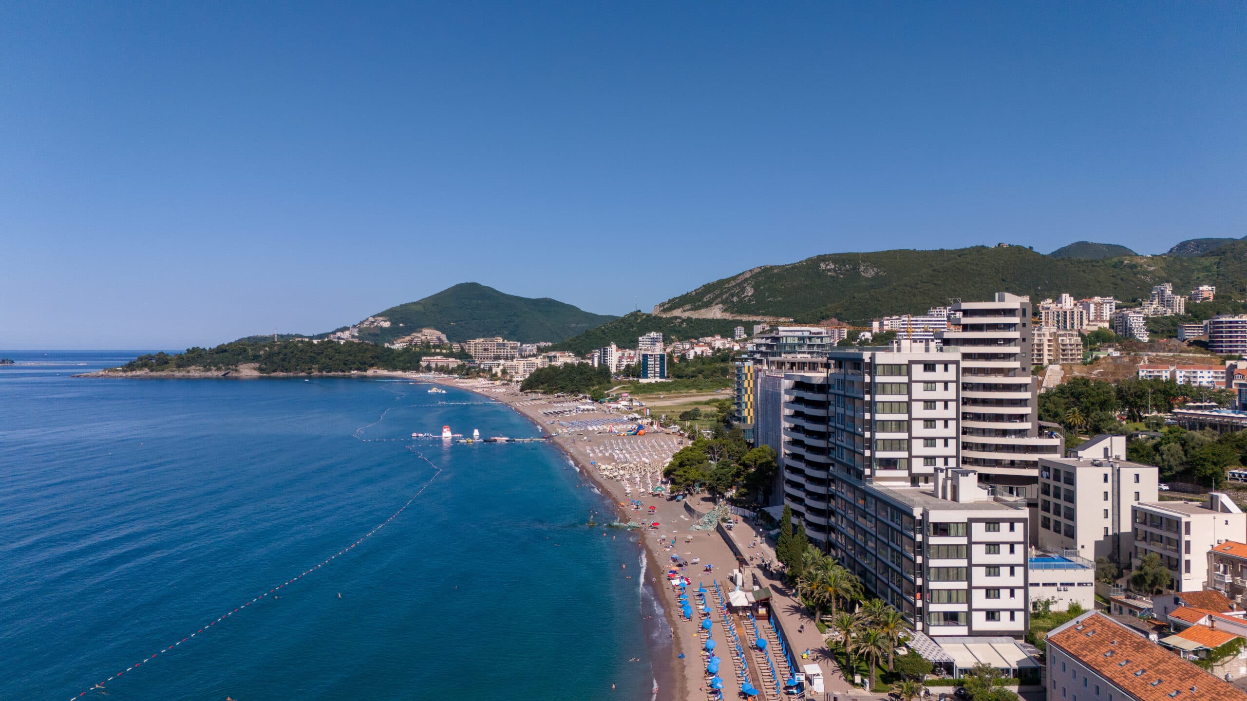 Тhree-bedroom beachfront apartment