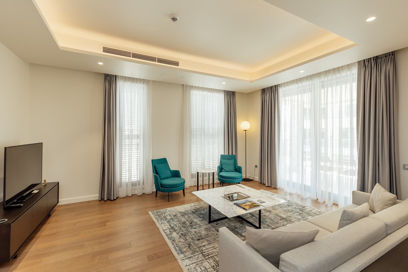 Современная однокомнатная квартира в Village Residences