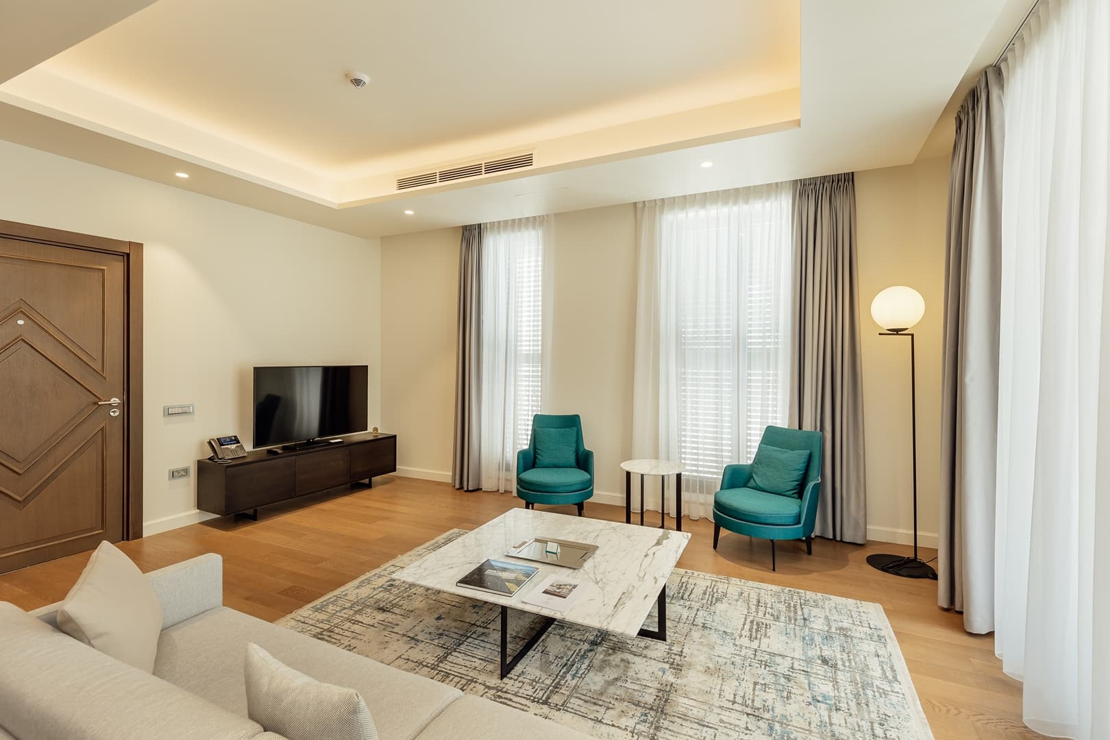Современная однокомнатная квартира в Village Residences