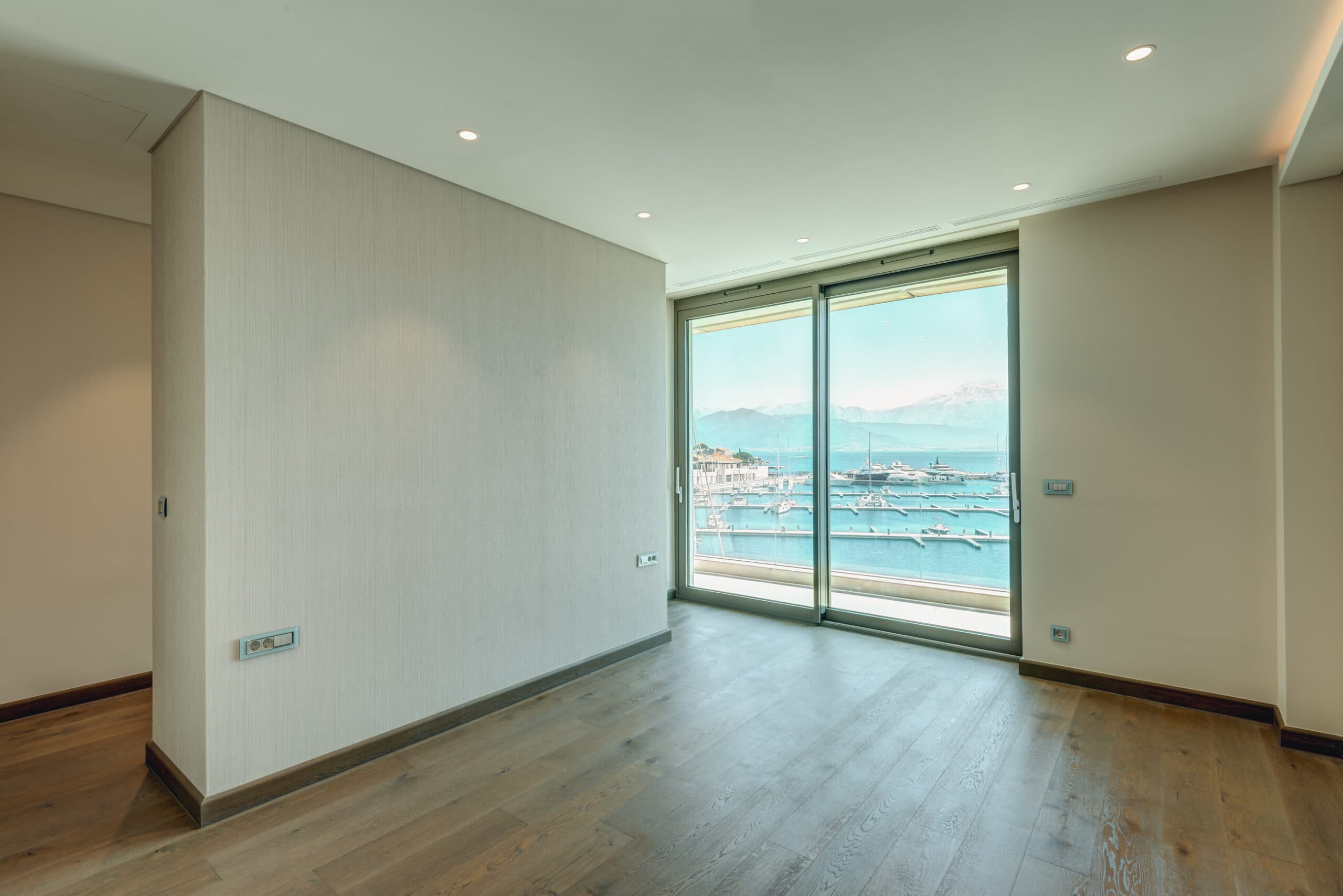 Spacious and modern three-bedroom apartment in Marina Residences