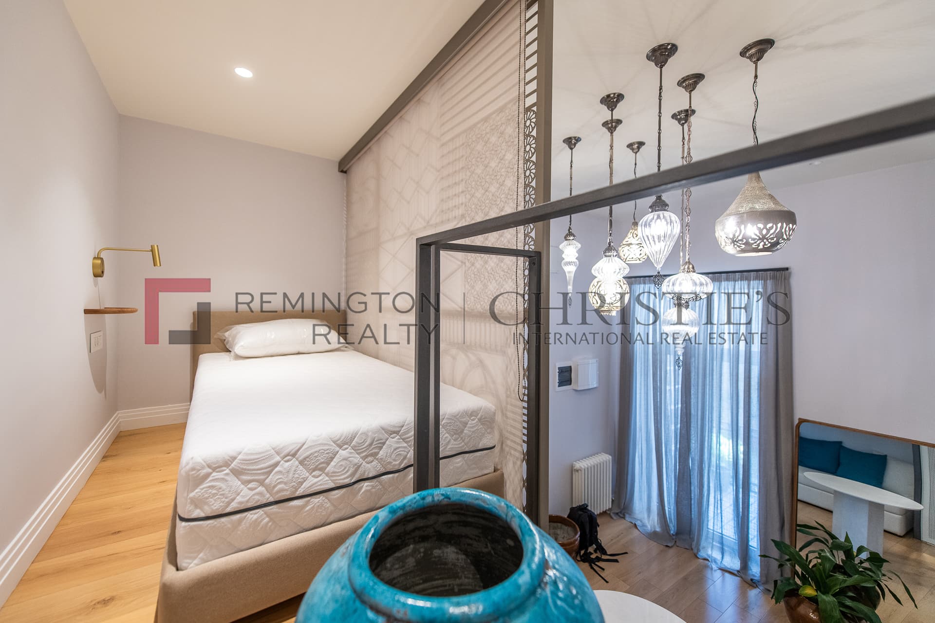 Salon-style Apartment in Old Town