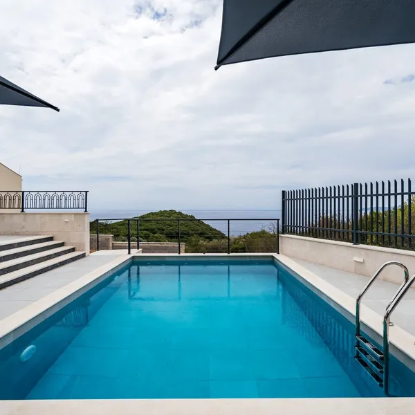 Two new Villas with sea view and swimming pools