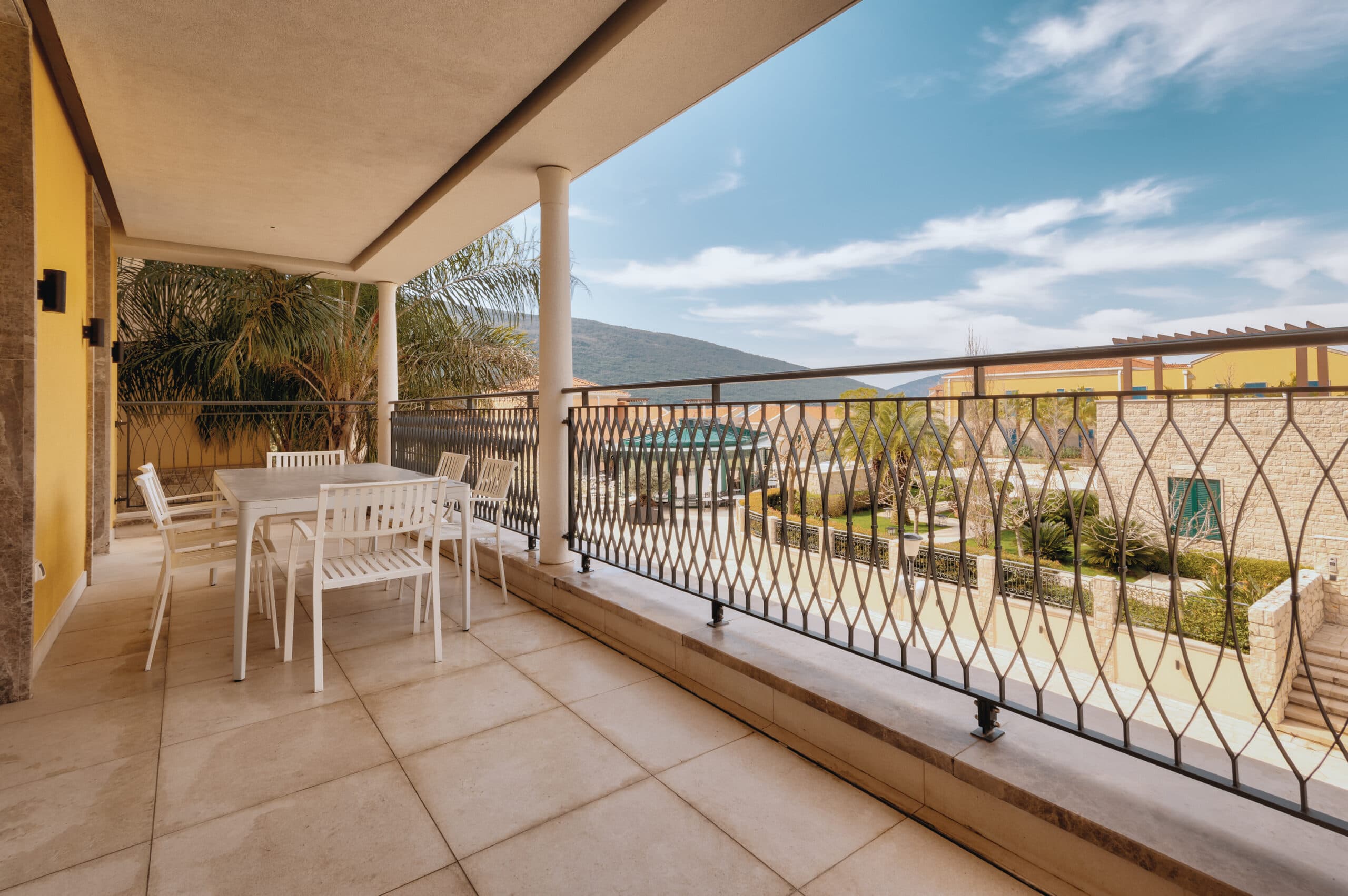 Luksuzan dvosoban stan u Village Residence