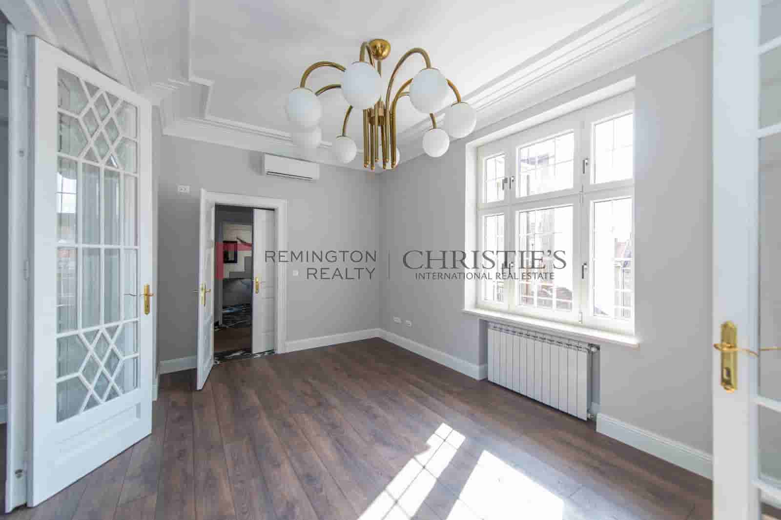 Beautiful salon-style apartment Oblićev Venac