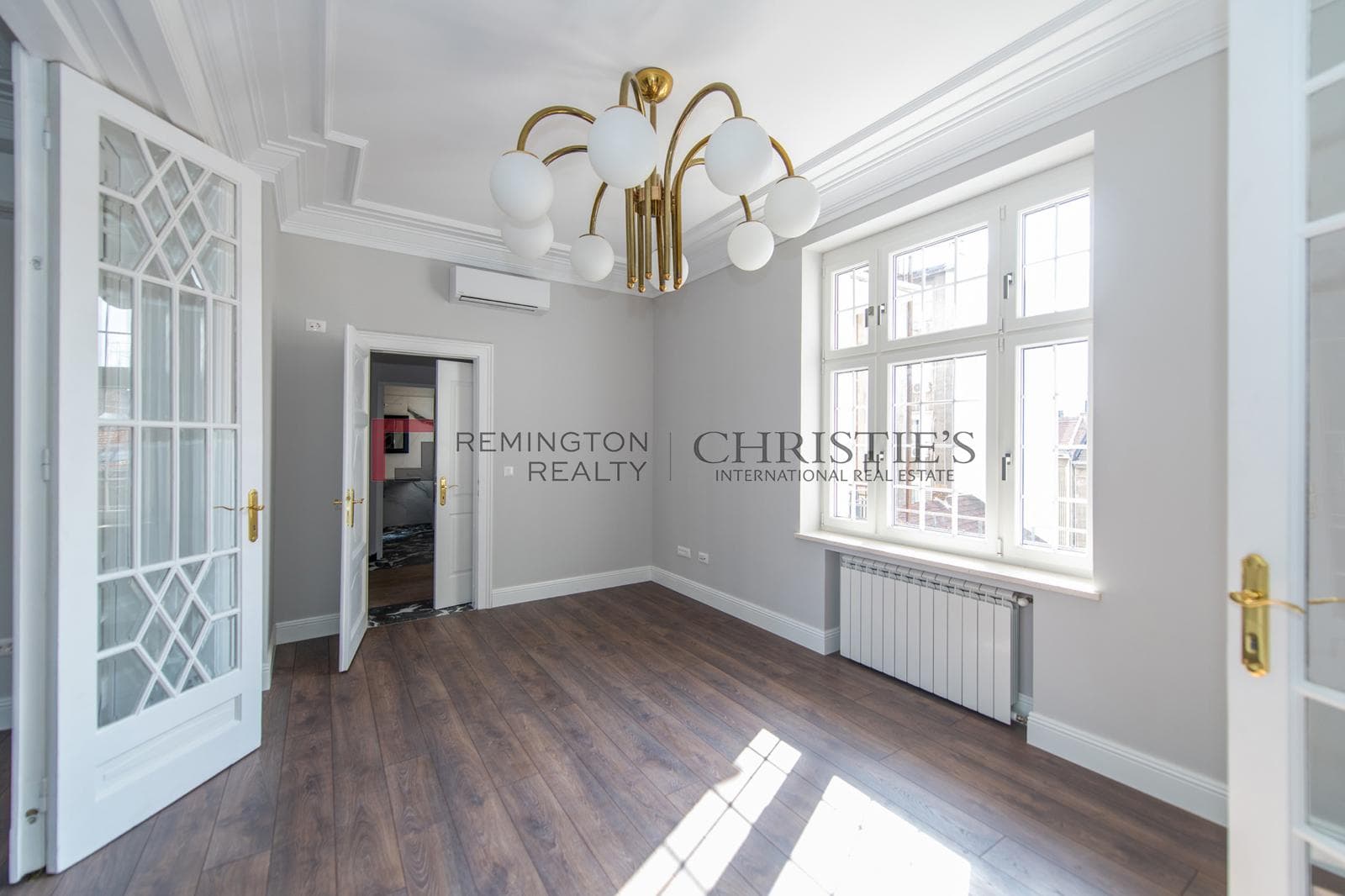 Beautiful salon-style apartment Oblićev Venac