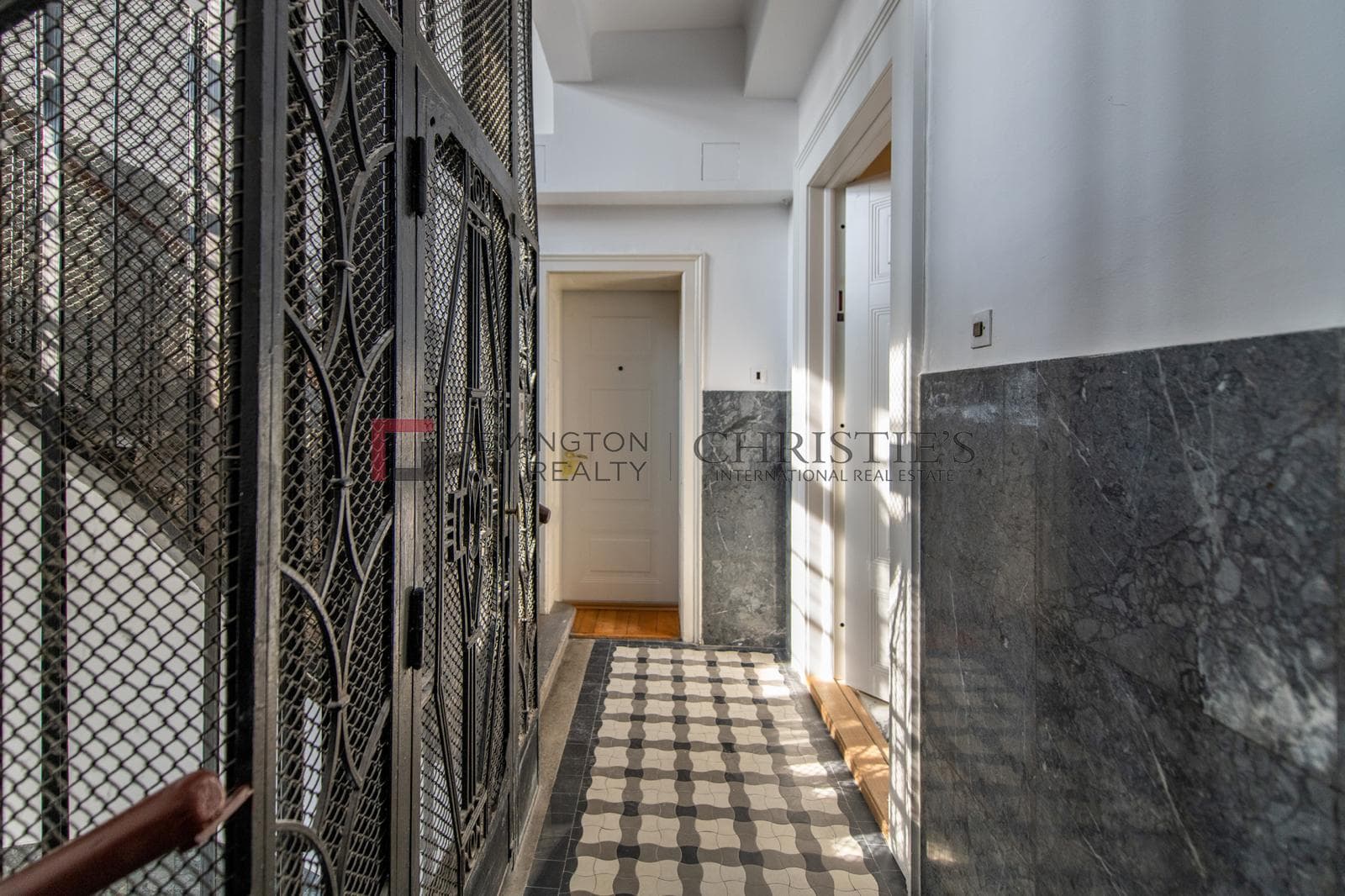 Beautiful salon-style apartment Oblićev Venac