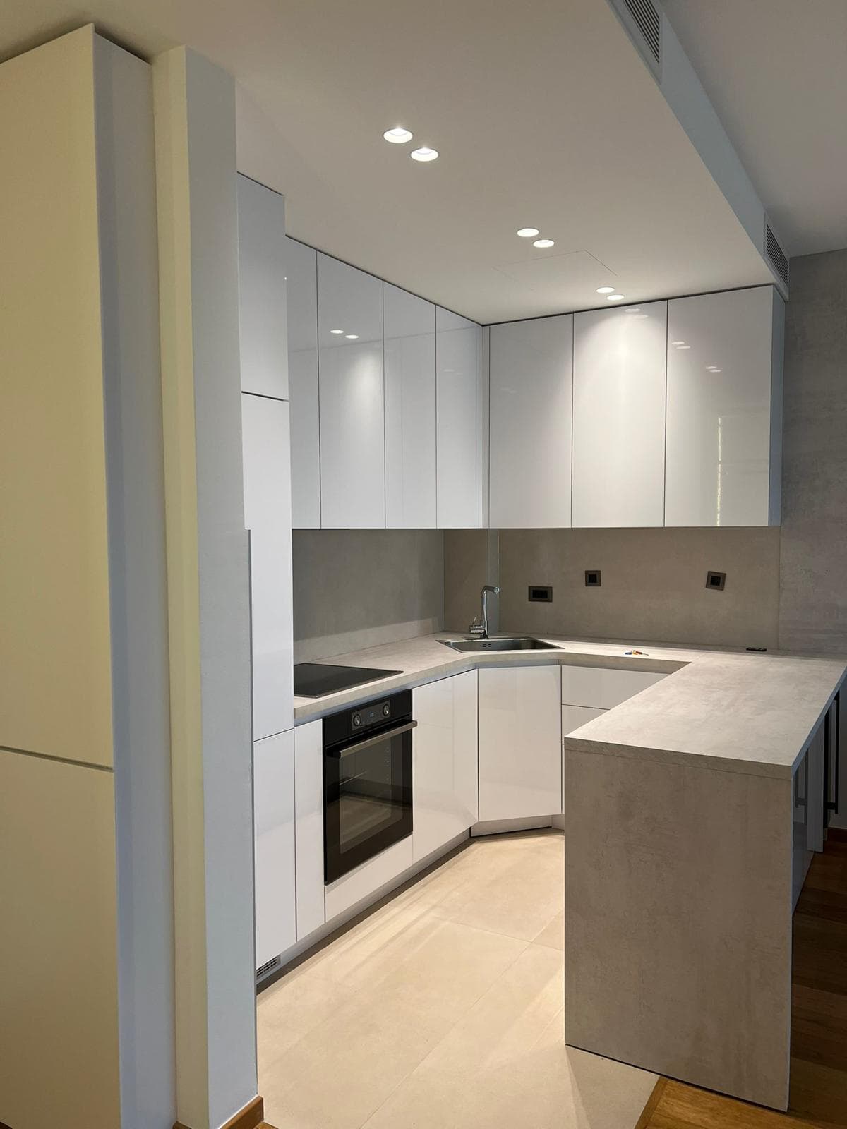 Luksuzan četvorosoban stan u kompleksu Novi Dorćo